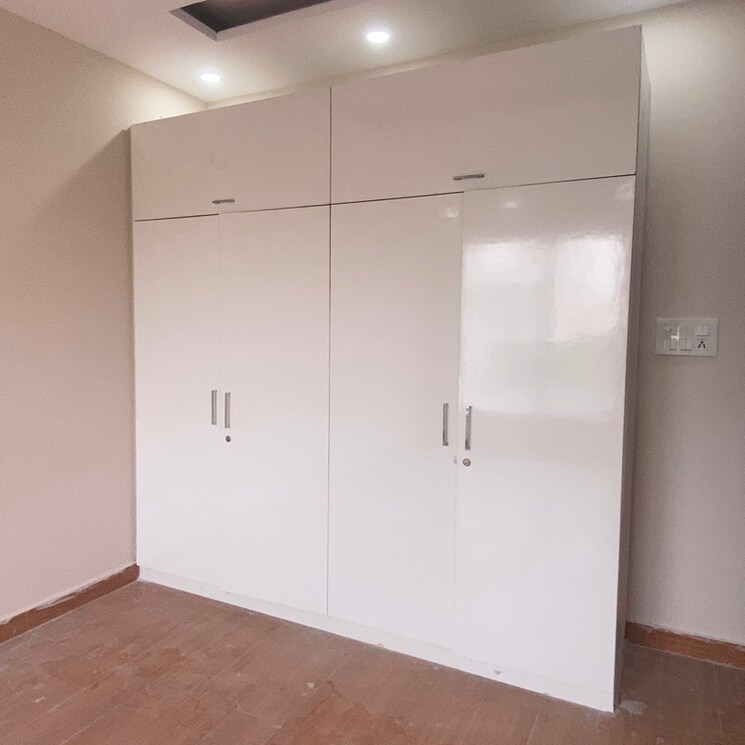 Room, sector 85 4 Bedroom 308 Sq.Yd. Builder Floor In Sector 85 Faridabad 9172398