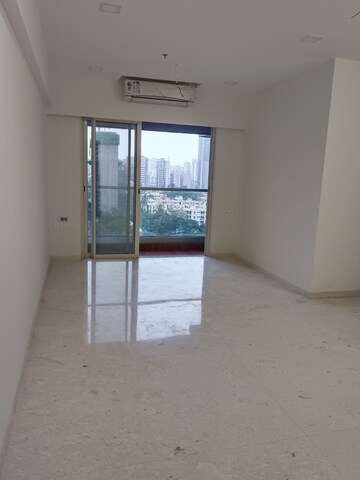 Room in 2 BHK Apartment at Kalpataru Radiance, Goregaon West – for Rent