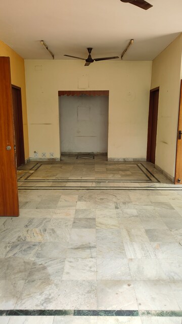 Room in 3 BHK Builder Floor at Ansal Plaza Gurgaon, Palam Vihar – for Sale
