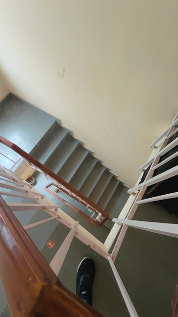 Staircase in 3 BHK Builder Floor at Ansal Plaza Gurgaon, Palam Vihar – for Sale