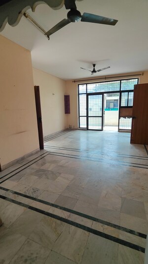 Room in 3 BHK Builder Floor at Ansal Plaza Gurgaon, Palam Vihar – for Sale