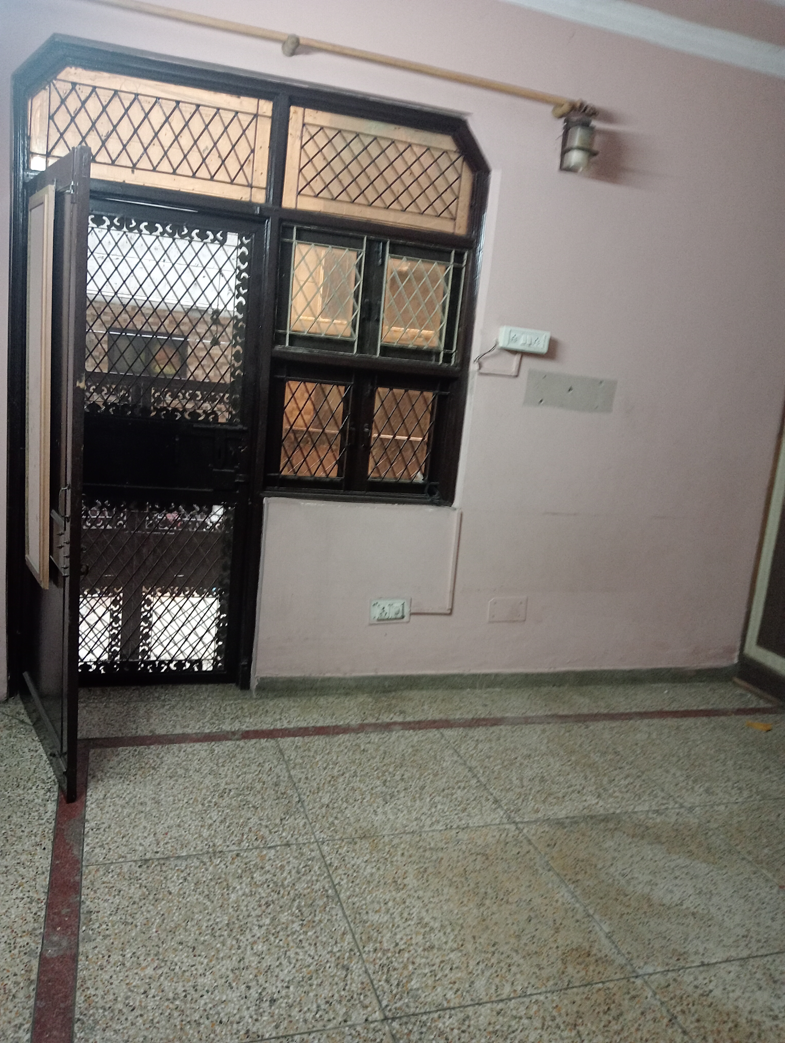 1 BHK + Pooja Room Builder Floor For Rent in Moti Nagar