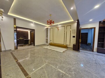 Room in 4 BHK Apartment at Richmond Town – for Rent