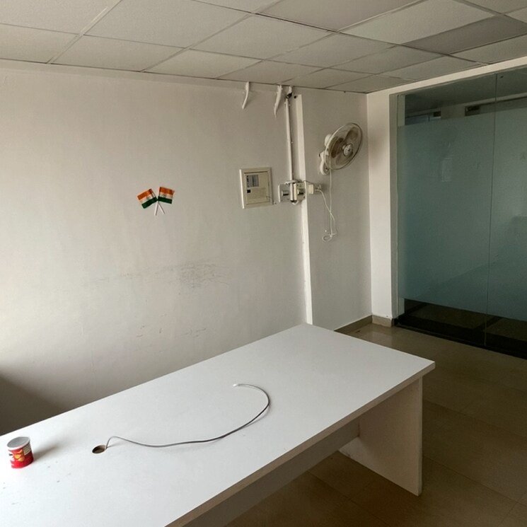Room, puri-81-business-hub Commercial Office Space 500 Sq.Ft. In Sector 81 Faridabad 9172550