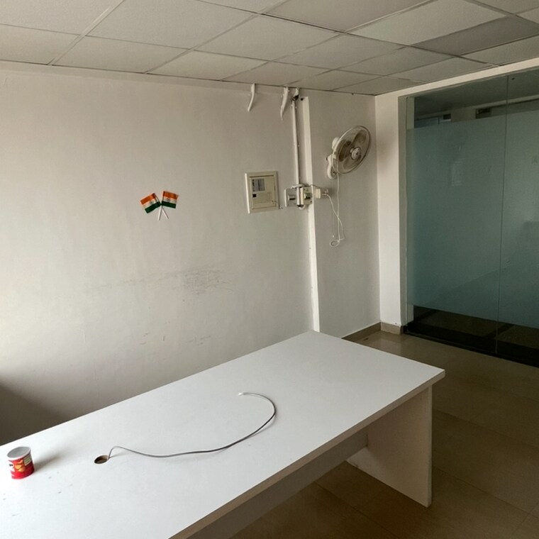 Room, puri-81-business-hub Commercial Office Space 500 Sq.Ft. In Sector 81 Faridabad 9172550
