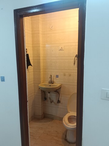 Master Bedroom in 2 BHK Builder Floor at Panchsheel Vihar – for Rent