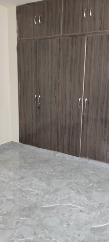 Room in 3.5 BHK Apartment at BPTP Park Grandeura, Sector 82 – for Sale