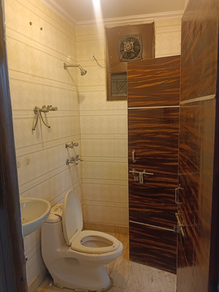 Bathroom, panchsheel vihar 2 Bedroom 720 Sq.Ft. Builder Floor In Panchsheel Vihar Delhi 9172597