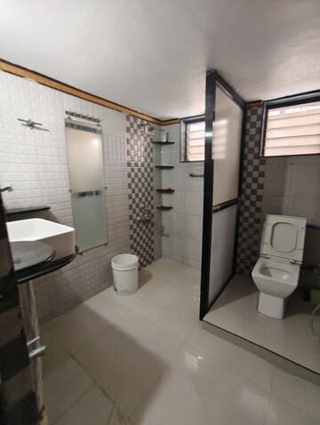 Team Area in 6 BHK Independent House at Akota – for Rent
