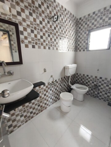 Team Area in 6 BHK Independent House at Akota – for Rent