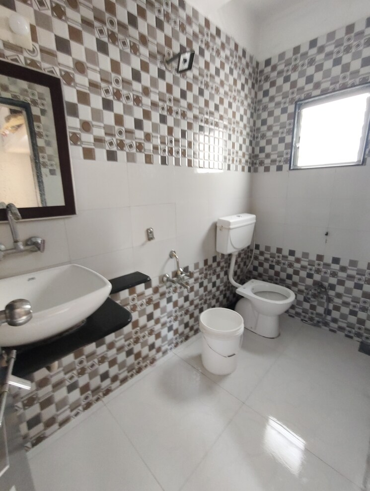 Team Area, akota 6 Bedroom 1800 Sq.Ft. Independent House In Akota Vadodara 9172621