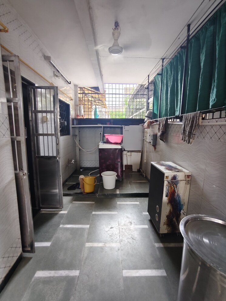  Parking, akota 6 Bedroom 1800 Sq.Ft. Independent House In Akota Vadodara 9172621