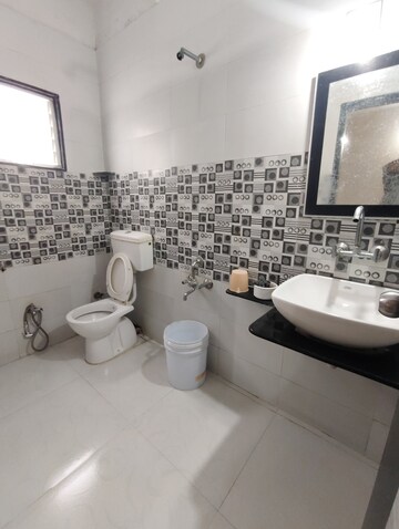 Team Area in 6 BHK Independent House at Akota – for Rent