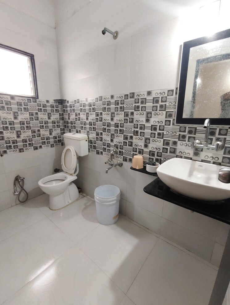 Team Area, akota 6 Bedroom 1800 Sq.Ft. Independent House In Akota Vadodara 9172621