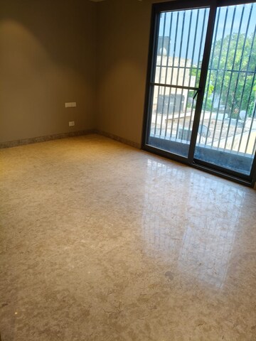 Room in 3 BHK Builder Floor at Sarvodaya Enclave – for Rent
