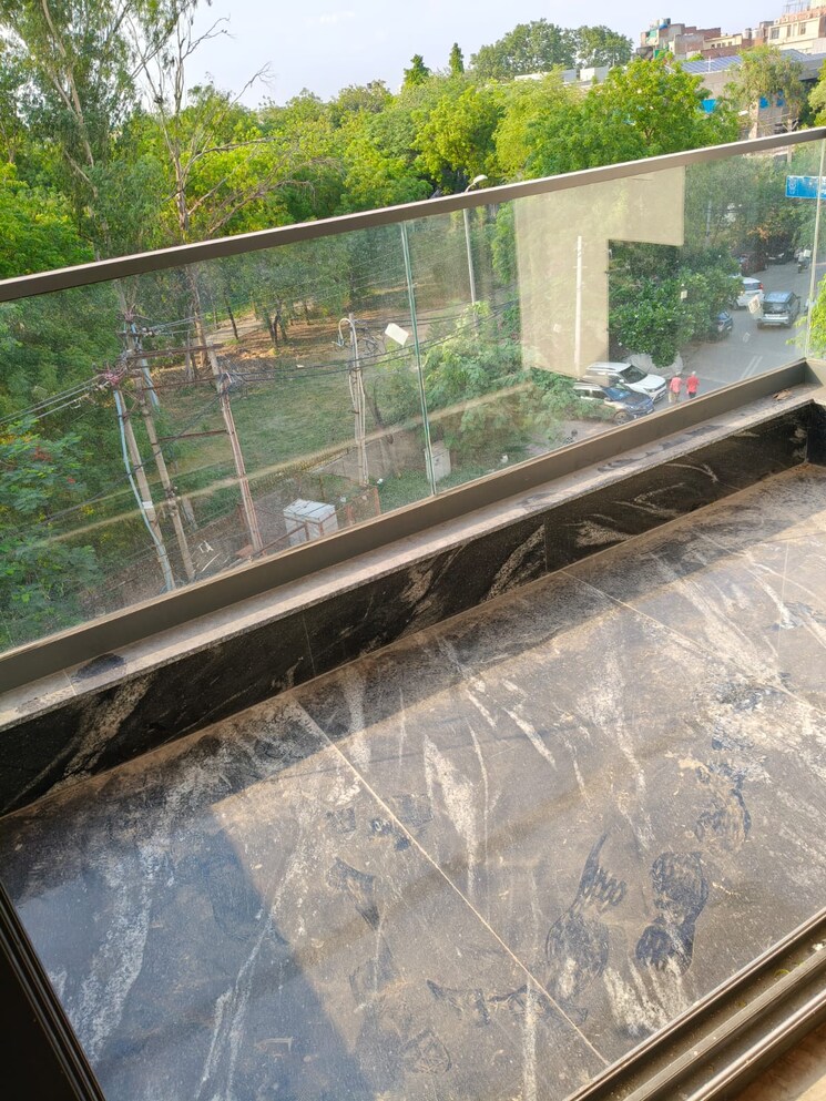 Balcony, sarvodaya enclave 3 Bedroom 220 Sq.Ft. Builder Floor In Sarvodaya Enclave Delhi 9172659