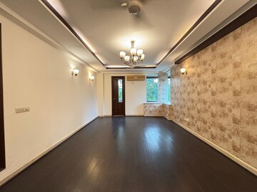 Room in 3 BHK Builder Floor at Sarvodaya Enclave – for Rent