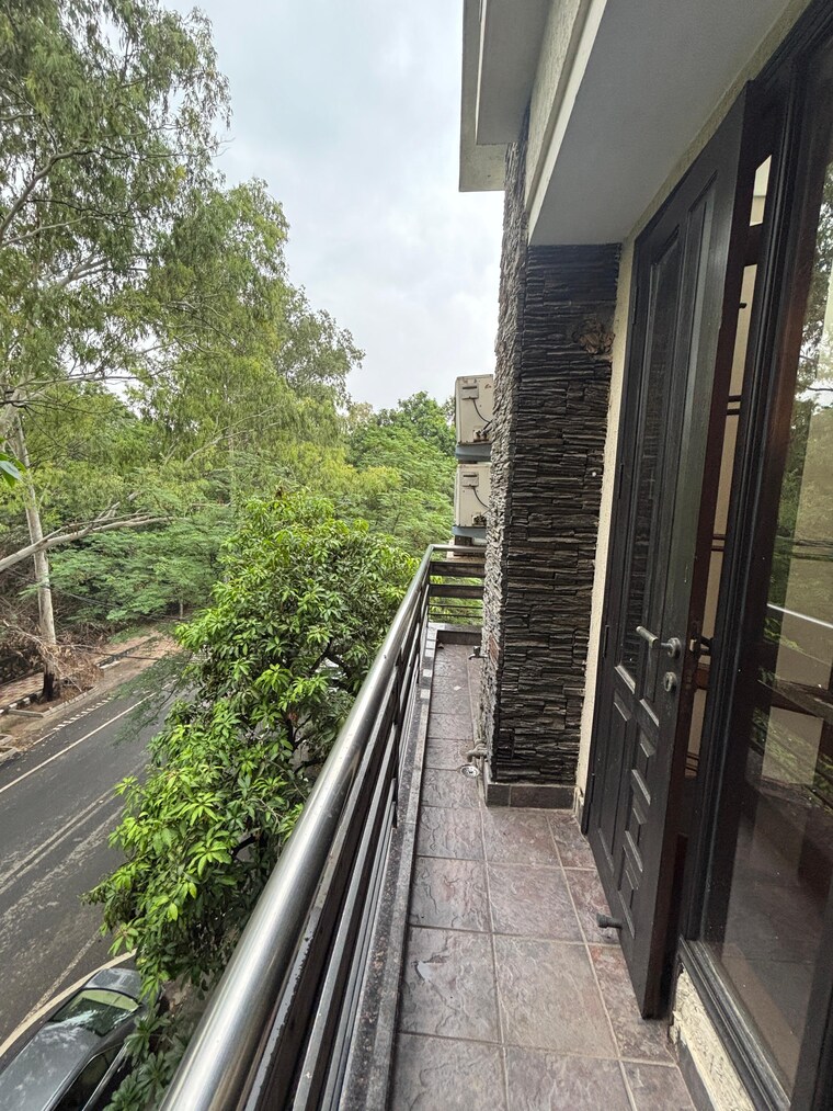 Balcony, sarvodaya enclave 3 Bedroom 220 Sq.Ft. Builder Floor In Sarvodaya Enclave Delhi 9172659