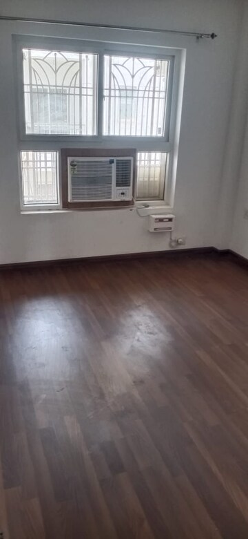 Room in 3 BHK Builder Floor at BPTP Parkland, Sector 75 – for Rent