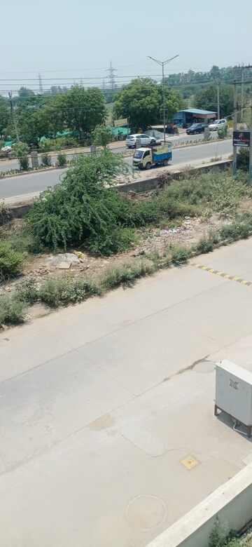 Plot Area in 3 BHK Builder Floor at BPTP Parkland, Sector 75 – for Rent