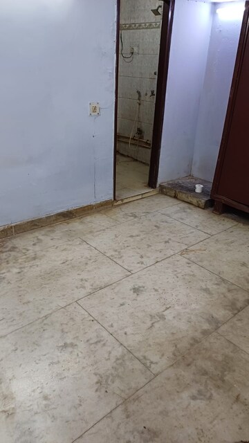 Room in 1 BHK Builder Floor at Lajpat Nagar ii – for Rent