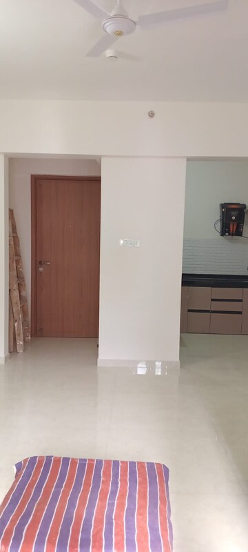 Room in 2 BHK Apartment at Majestique Marbella Phase 1, Kharadi – for Rent