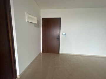 Room in 3 BHK Apartment at Lokhandwala Minerva Mahalaxmi, Mahalaxmi – for Rent