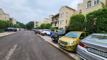 Parking in 4 BHK Builder Floor at Emaar MGF Emerald Hills, Sector 65 – for Rent