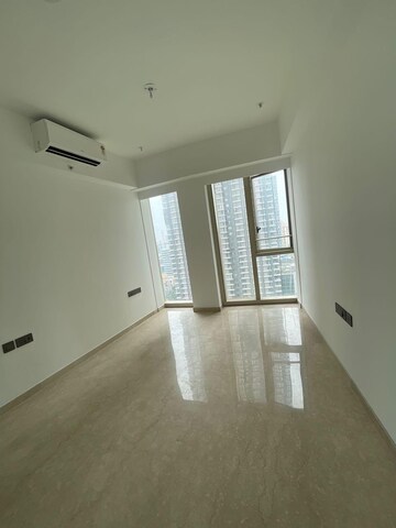 Room in 3 BHK Apartment at Lodha The Park, Worli – for Rent