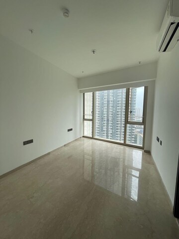 Room in 3 BHK Apartment at Lodha The Park, Worli – for Rent