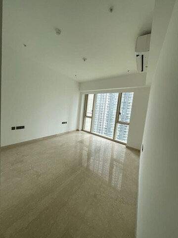 Room in 3 BHK Apartment at Lodha The Park, Worli – for Rent