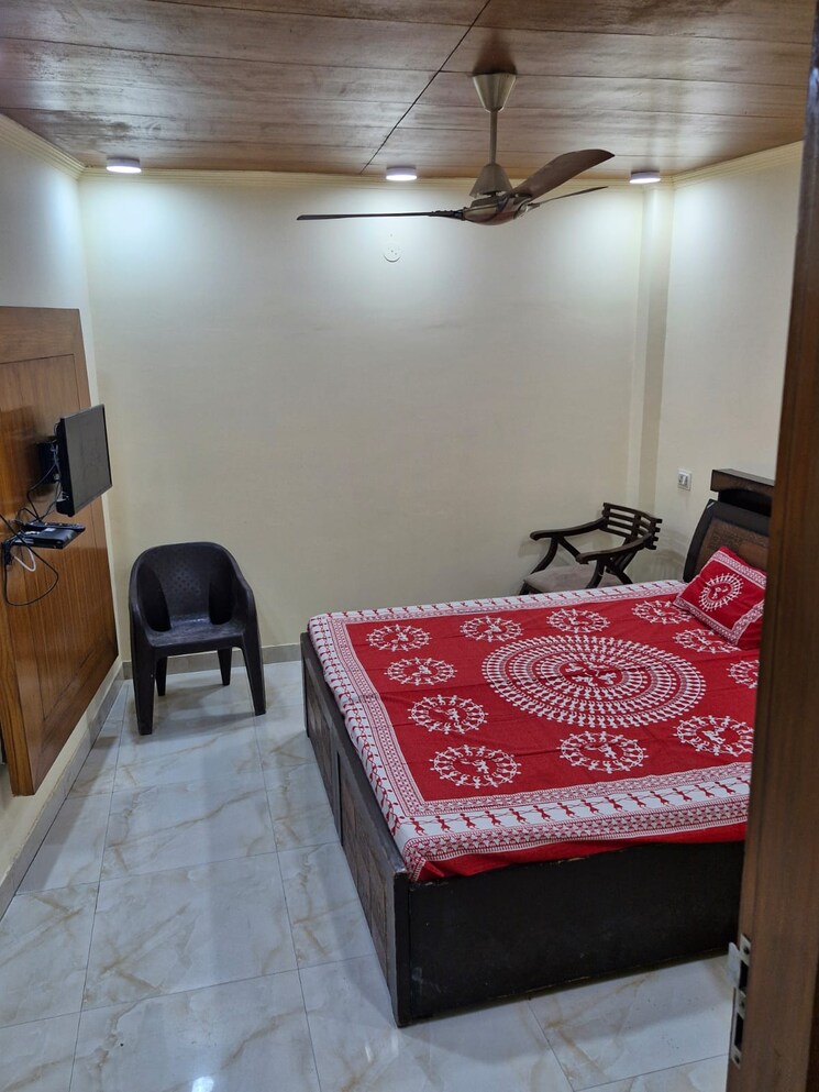 Room, saket Pg For Boys & Girls In Saket 9172801