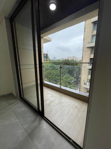 Room in 2 BHK Apartment at Hubtown Seasons, Chembur – for Rent