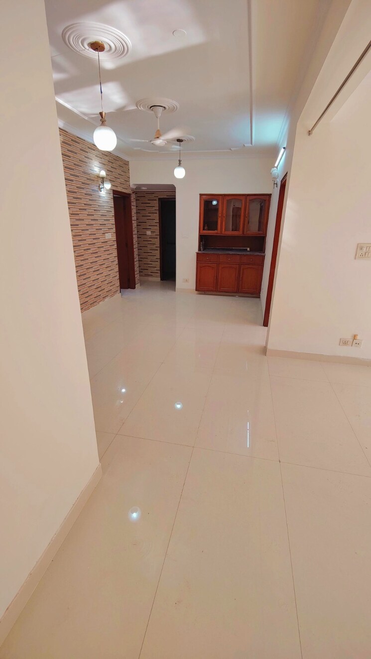 Room, sector 23 dwarka 3 Bedroom 1800 Sq.Ft. Apartment In Sector 23 Dwarka Delhi 9172838