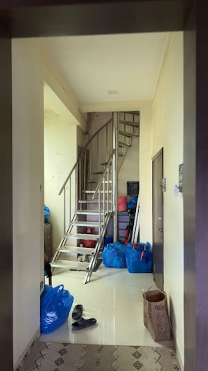 Staircase in 3 BHK Apartment at Bab E Ibrahim, Mazgaon – for Rent