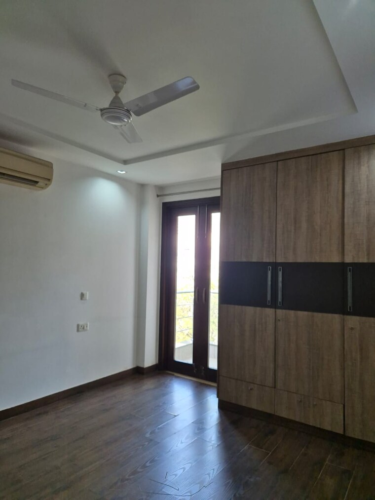 Room, greater kailash ii 3 Bedroom 220 Sq.Yd. Builder Floor In Greater Kailash ii Delhi 9172949
