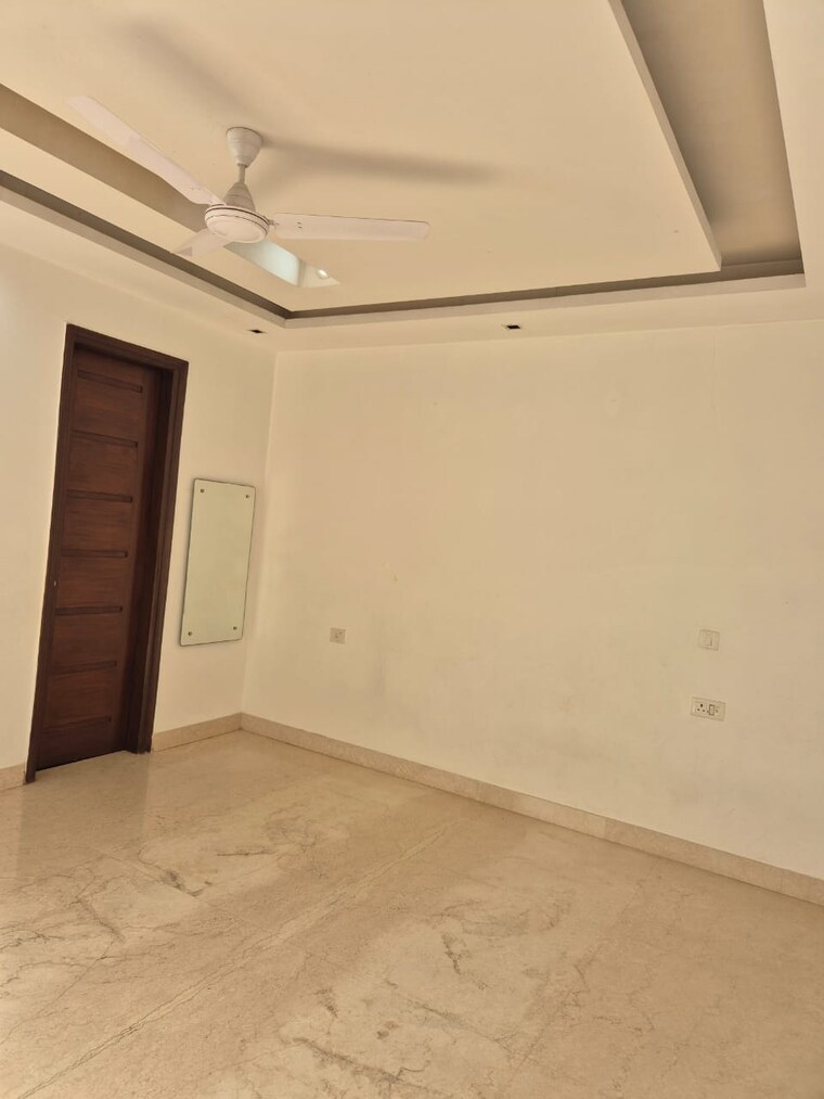 Room, greater kailash ii 3 Bedroom 220 Sq.Yd. Builder Floor In Greater Kailash ii Delhi 9172949