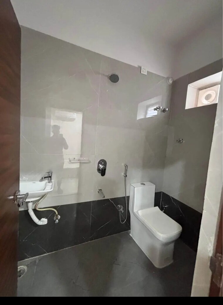 Bathroom, prestige-tranquil 3 Bedroom 2049 Sq.Ft. Apartment In Kokapet Hyderabad 9172939