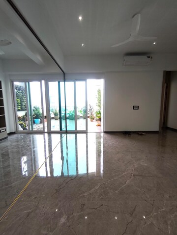 Room in 3 BHK Apartment at Enpar Lotus 101 Worli Residences, Lower Parel – for Rent