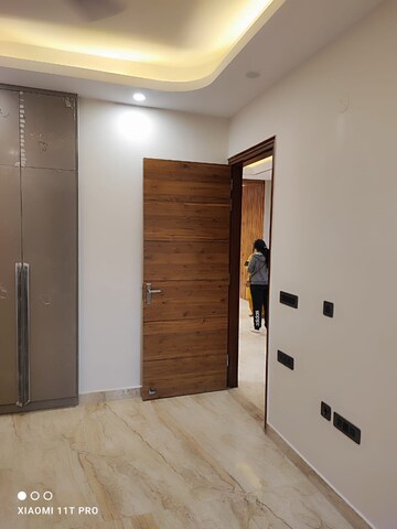 Room in 3 BHK Builder Floor at Vipul World Floors, Sector 48 – for Rent