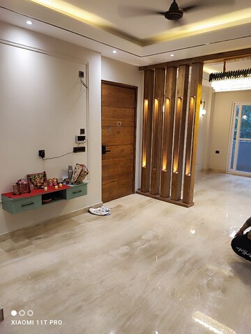 Room in 3 BHK Builder Floor at Vipul World Floors, Sector 48 – for Rent