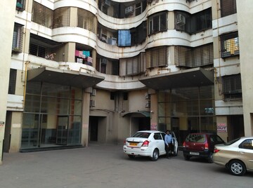 Parking in 3 BHK Apartment at Lashkaria Green Towers, Andheri West – for Rent