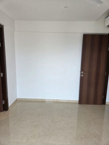 Room in 1 BHK Apartment at Hiranandani Highland, Powai – for Rent