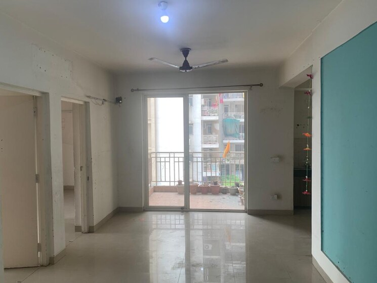 Room, puri-pratham 3 Bedroom 1400 Sq.Ft. Apartment In Sector 84 Faridabad 9172999