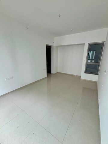 Room in 3 BHK Apartment at Kalpataru Immensa, Kolshet Road – for Rent