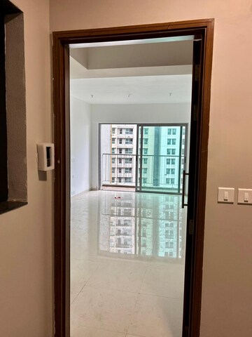 Room in 3 BHK Apartment at Kalpataru Immensa, Kolshet Road – for Rent