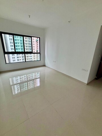 Room in 3 BHK Apartment at Kalpataru Immensa, Kolshet Road – for Rent