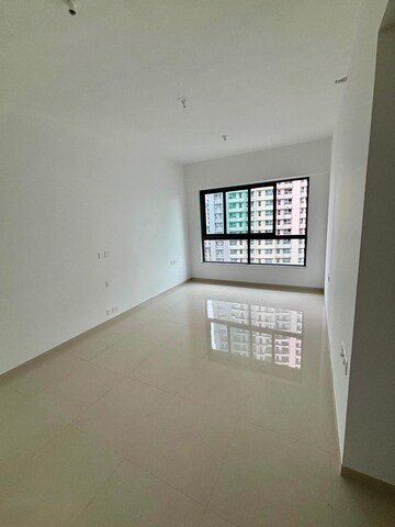 Room in 3 BHK Apartment at Kalpataru Immensa, Kolshet Road – for Rent