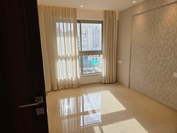 Room in 2 BHK Apartment at Hiranandani Highland, Powai – for Rent