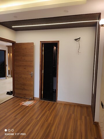 Room in 2 BHK Apartment at Shree Vardhman Mantra, Sector 67 – for Rent